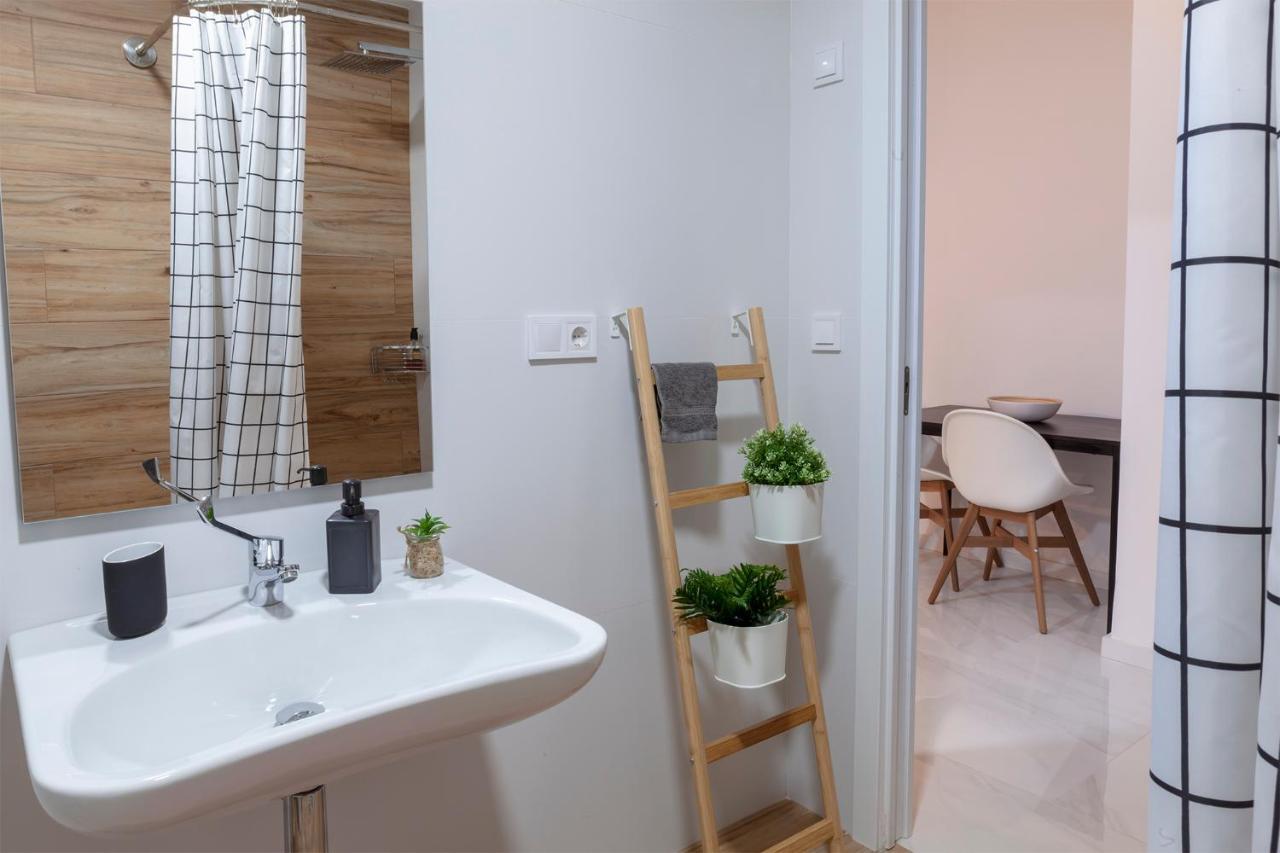 Artistic Digital Retreat-Great Location Near Metro Apartment Valencia Luaran gambar