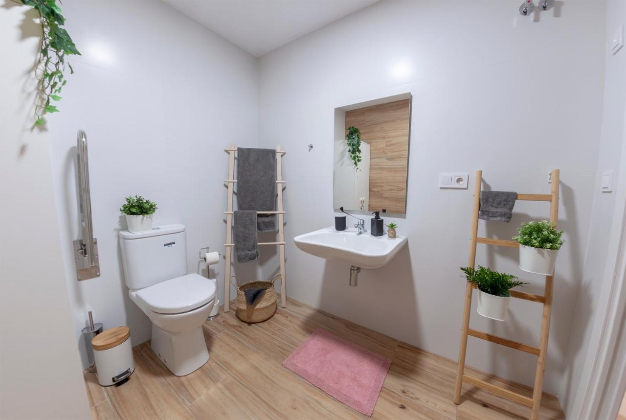 Artistic Digital Retreat-Great Location Near Metro Apartment Valencia Luaran gambar