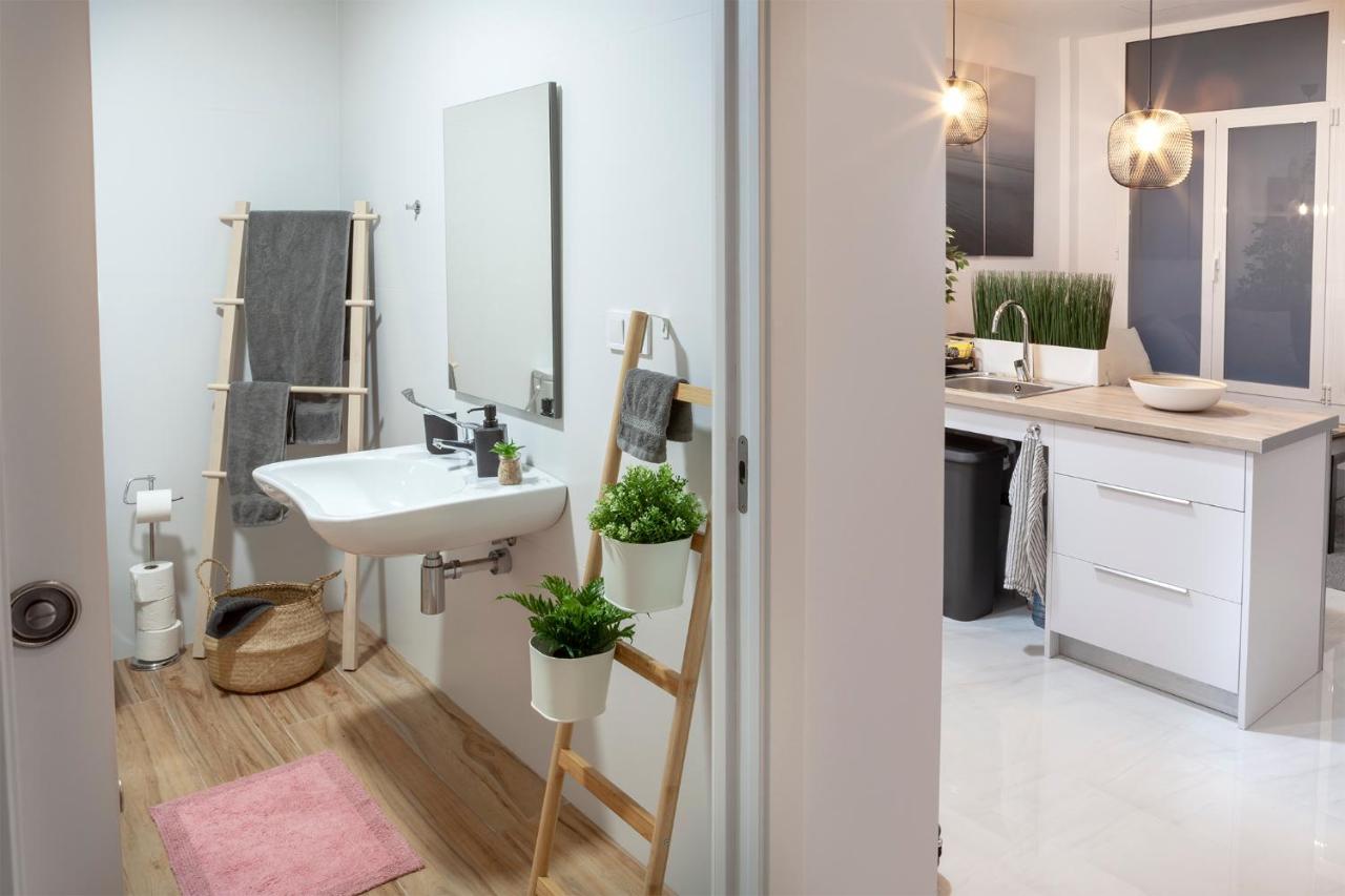Artistic Digital Retreat-Great Location Near Metro Apartment Valencia Luaran gambar